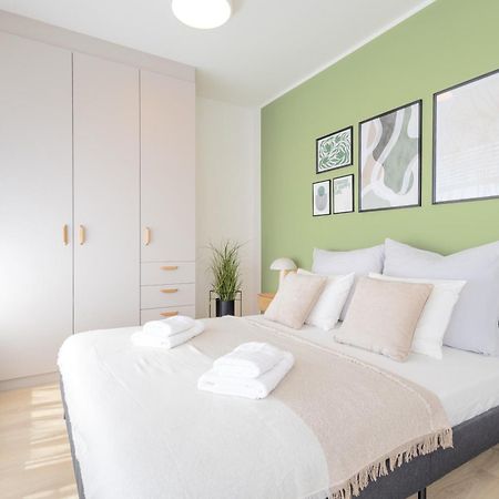 Apartamento Bright 2Br - 8Th Floor, Balcony, Free Parking - By Gravity Praga Exterior foto