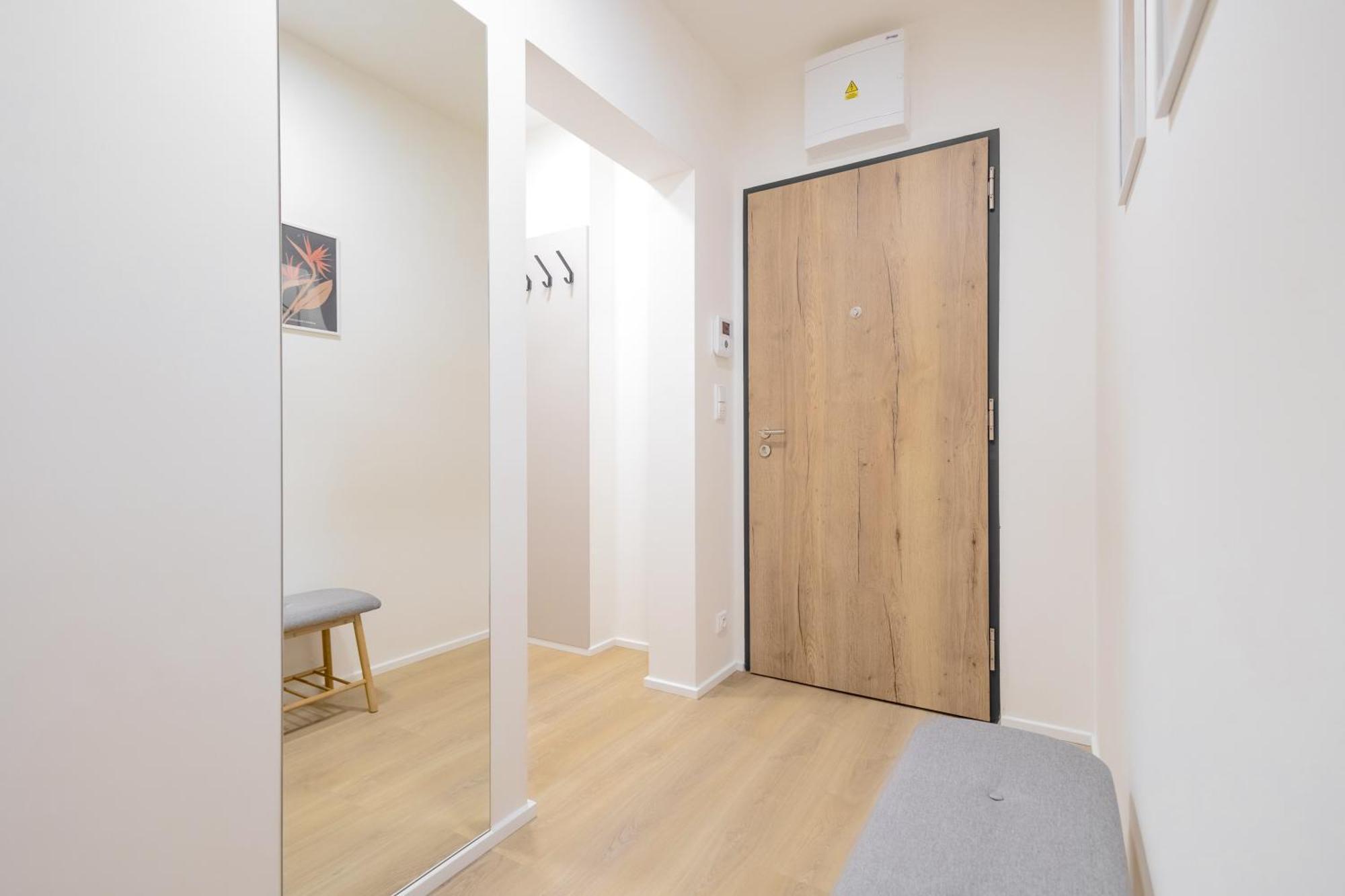 Apartamento Bright 2Br - 8Th Floor, Balcony, Free Parking - By Gravity Praga Exterior foto
