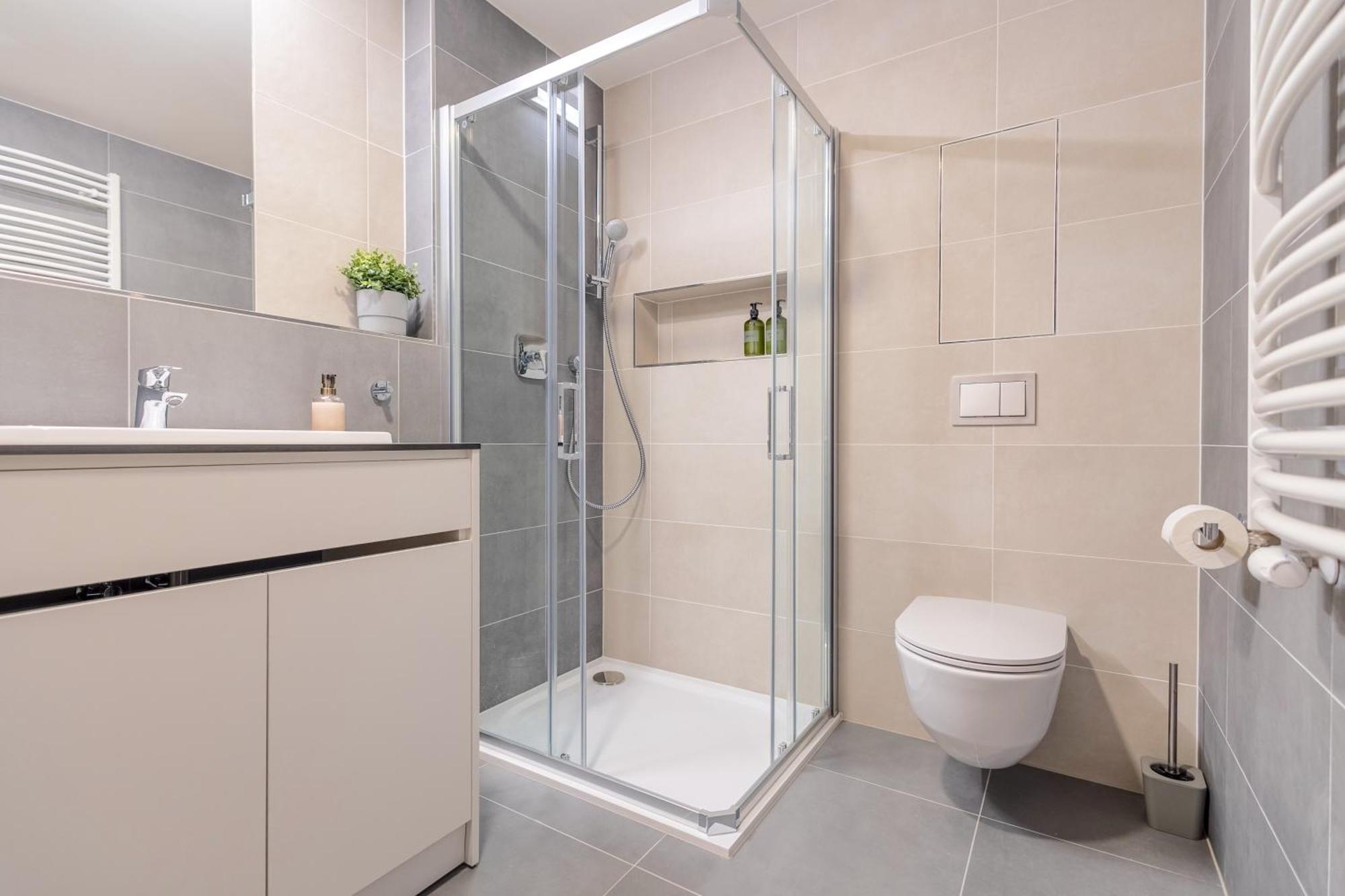 Apartamento Bright 2Br - 8Th Floor, Balcony, Free Parking - By Gravity Praga Exterior foto