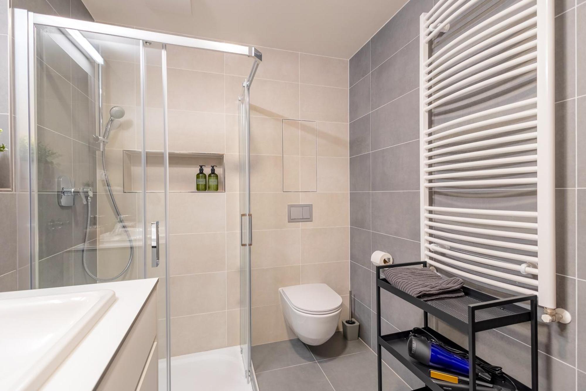 Apartamento Bright 2Br - 8Th Floor, Balcony, Free Parking - By Gravity Praga Exterior foto