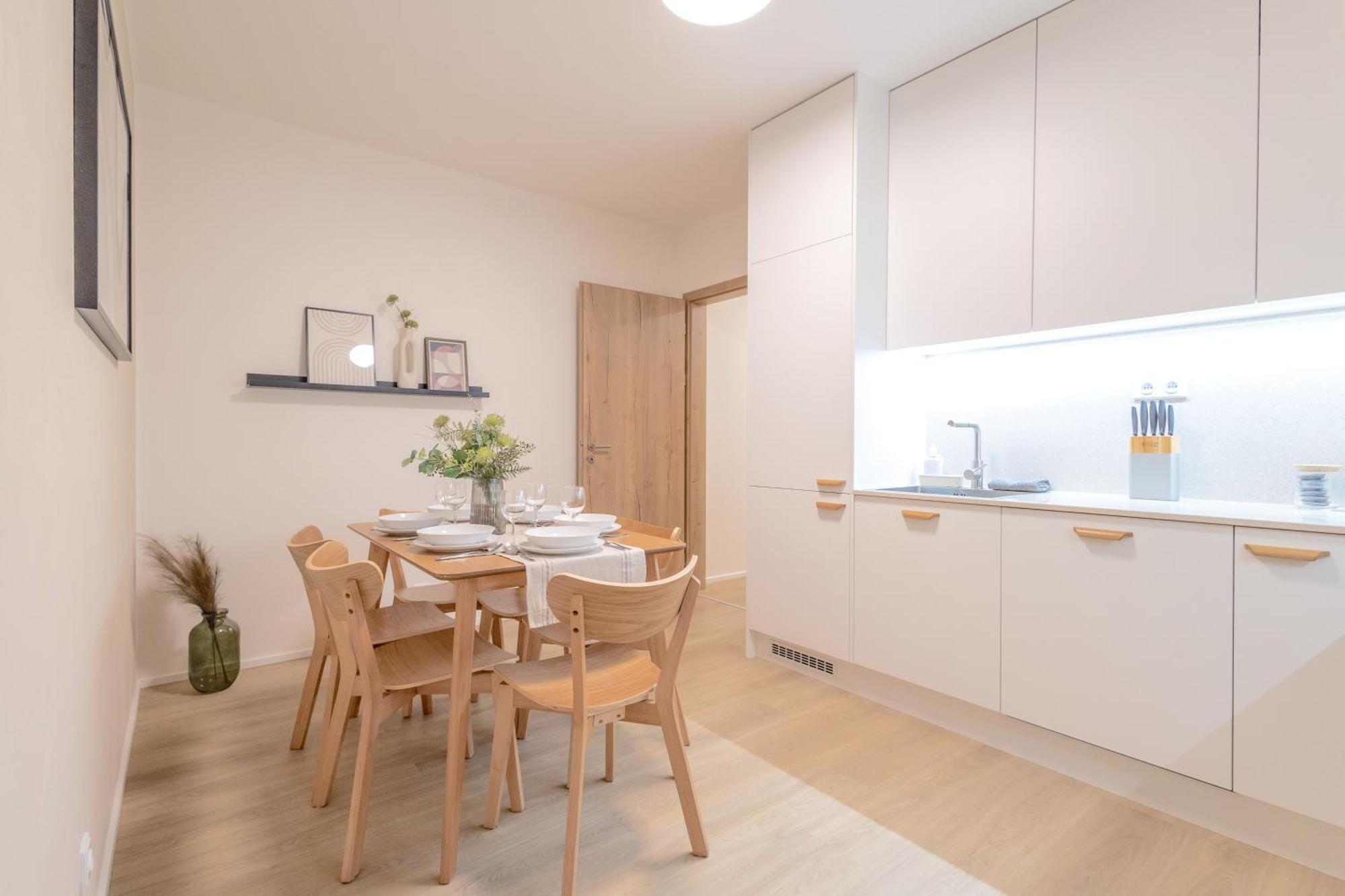 Apartamento Bright 2Br - 8Th Floor, Balcony, Free Parking - By Gravity Praga Exterior foto