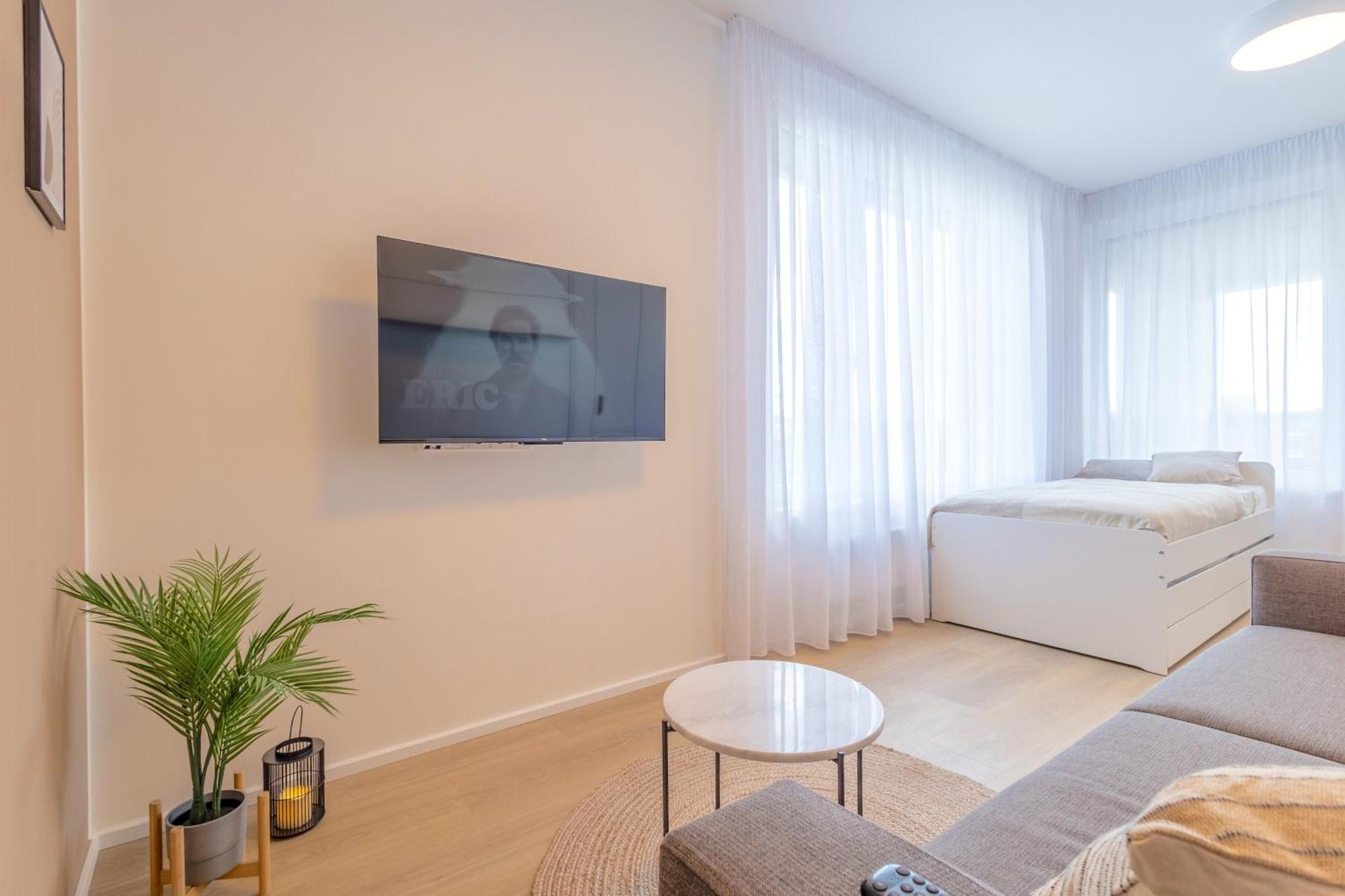 Apartamento Bright 2Br - 8Th Floor, Balcony, Free Parking - By Gravity Praga Exterior foto