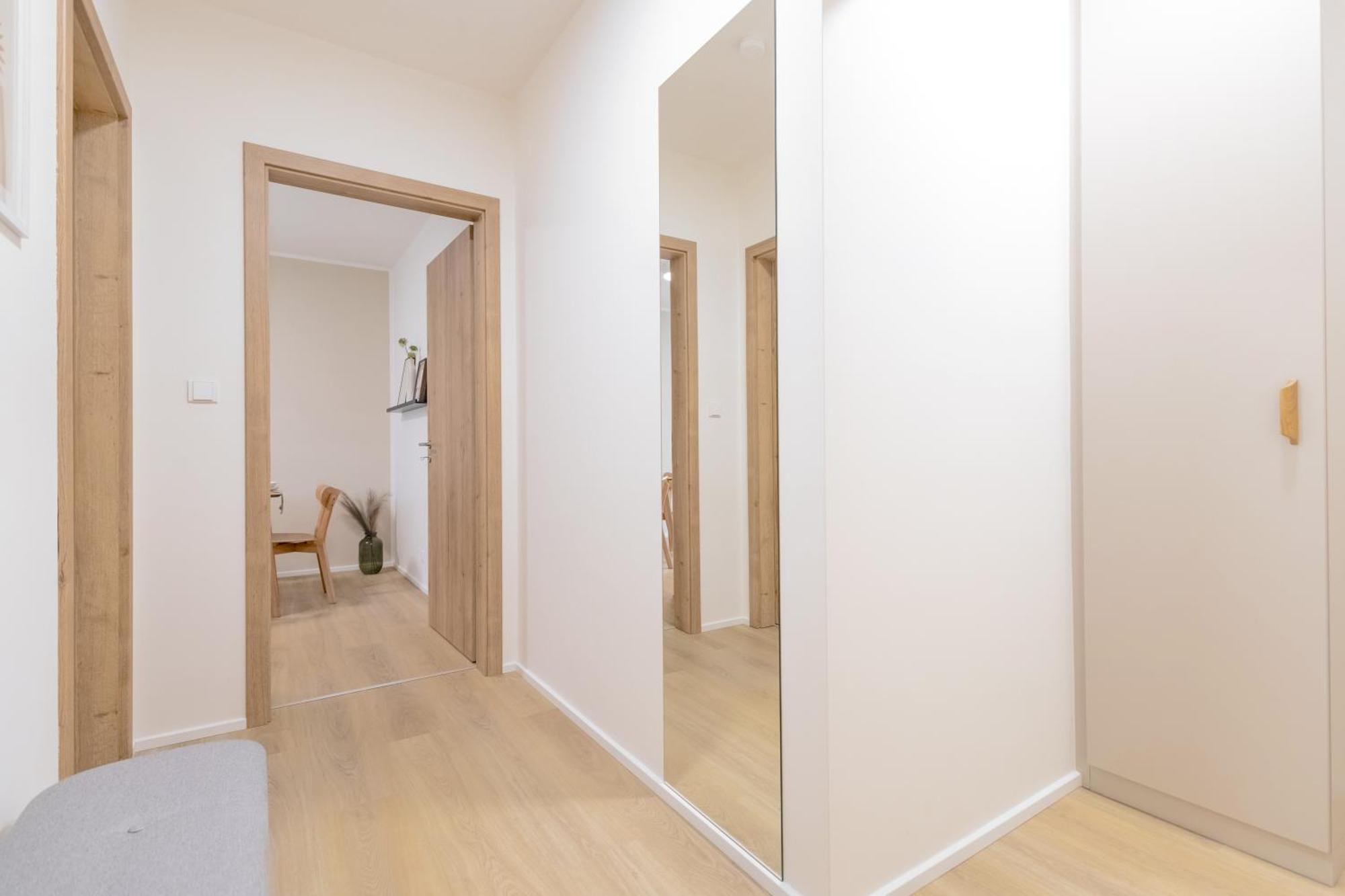 Apartamento Bright 2Br - 8Th Floor, Balcony, Free Parking - By Gravity Praga Exterior foto