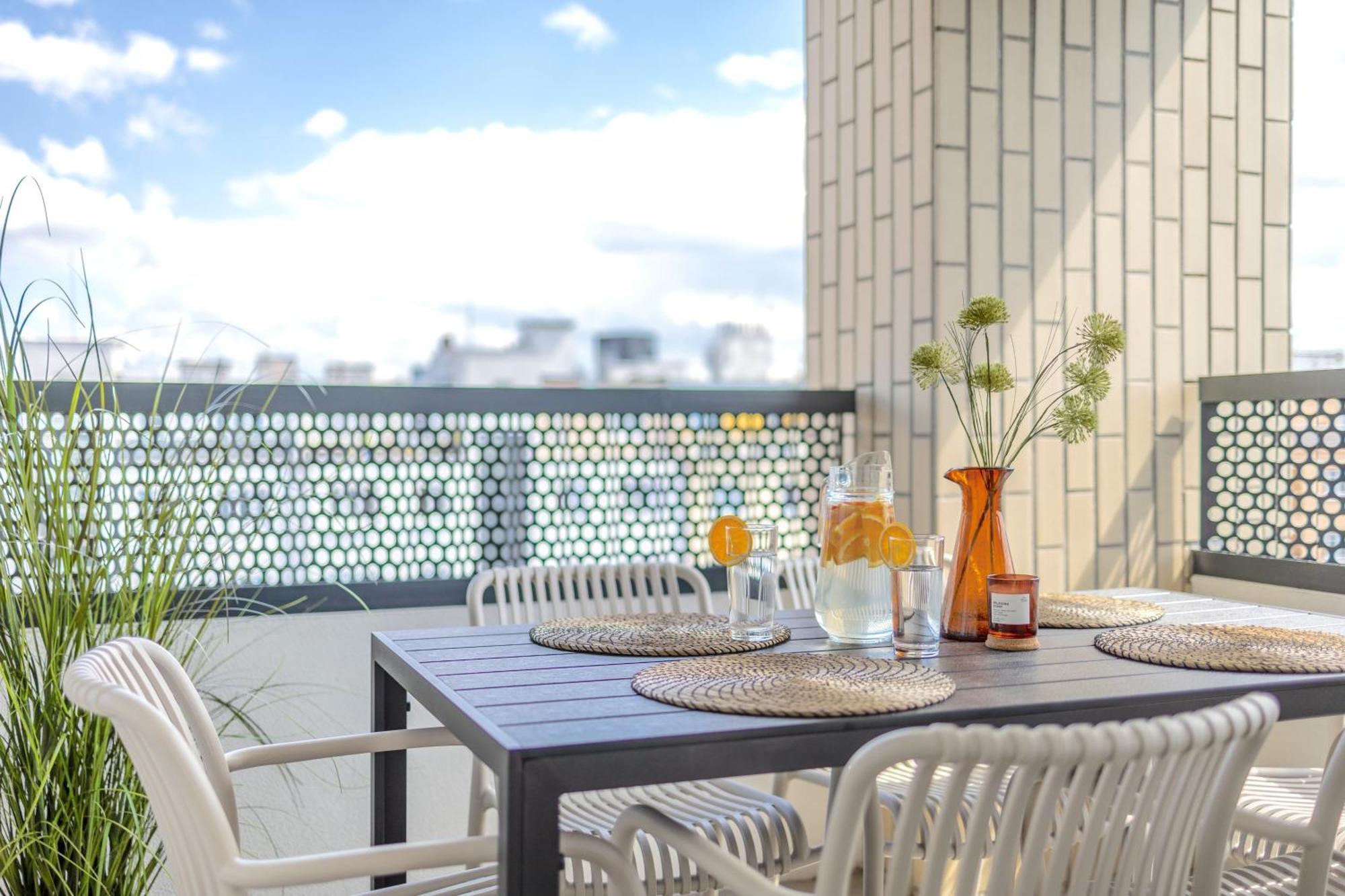 Apartamento Bright 2Br - 8Th Floor, Balcony, Free Parking - By Gravity Praga Exterior foto