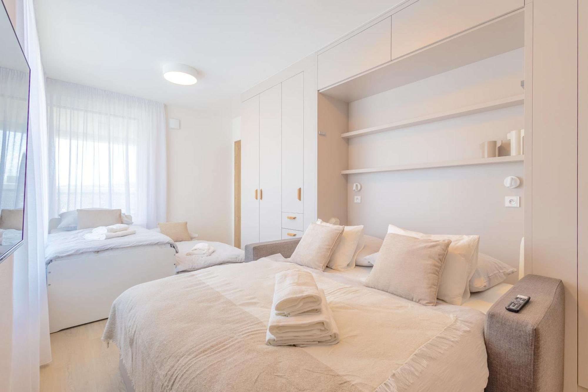 Apartamento Bright 2Br - 8Th Floor, Balcony, Free Parking - By Gravity Praga Exterior foto
