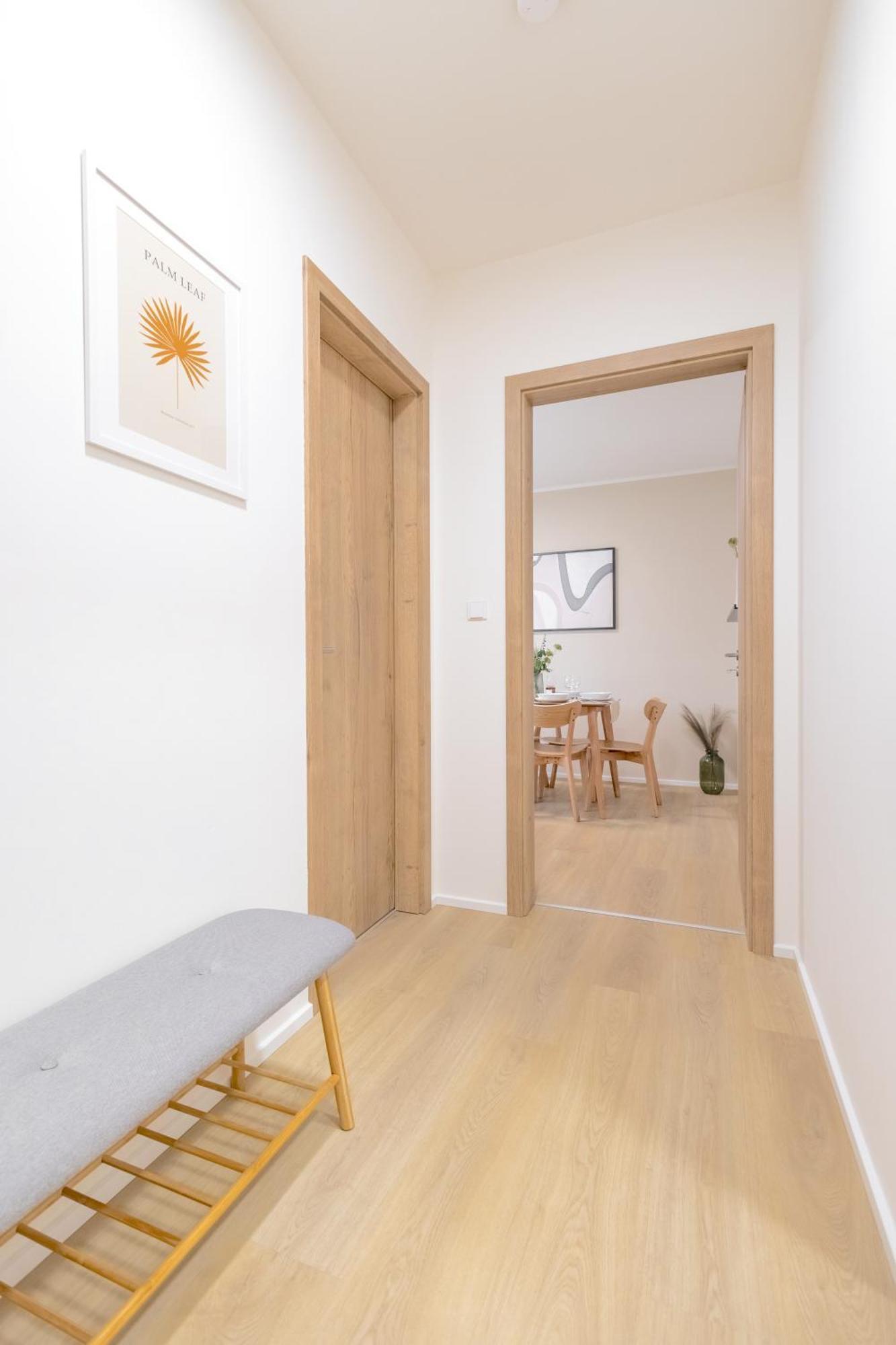 Apartamento Bright 2Br - 8Th Floor, Balcony, Free Parking - By Gravity Praga Exterior foto