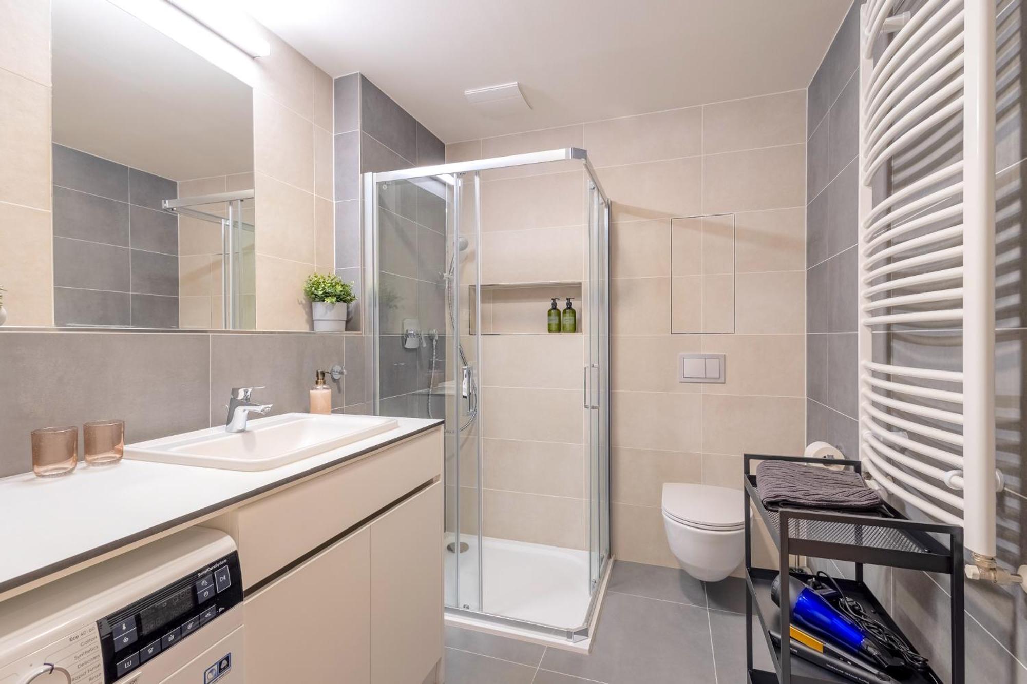 Apartamento Bright 2Br - 8Th Floor, Balcony, Free Parking - By Gravity Praga Exterior foto