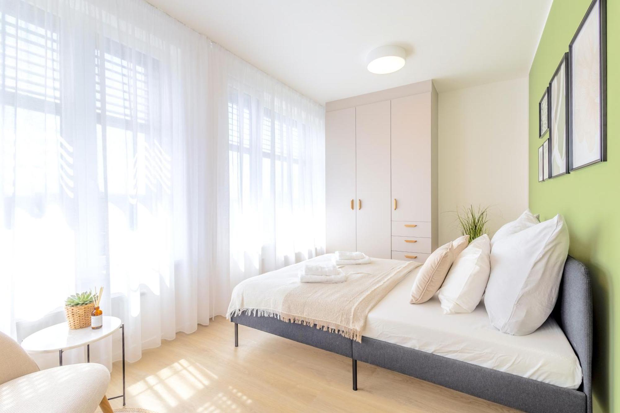 Apartamento Bright 2Br - 8Th Floor, Balcony, Free Parking - By Gravity Praga Exterior foto