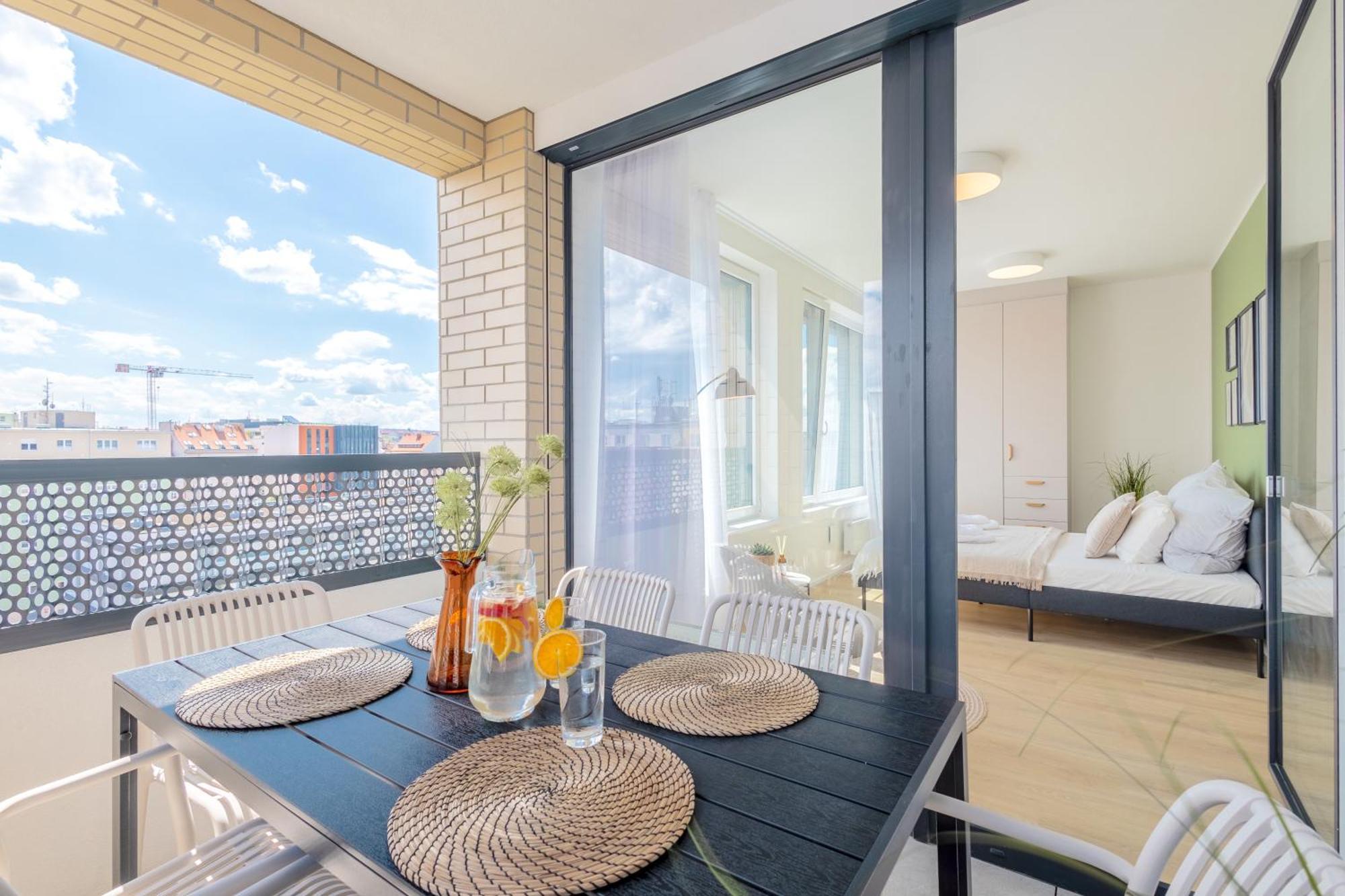 Apartamento Bright 2Br - 8Th Floor, Balcony, Free Parking - By Gravity Praga Exterior foto