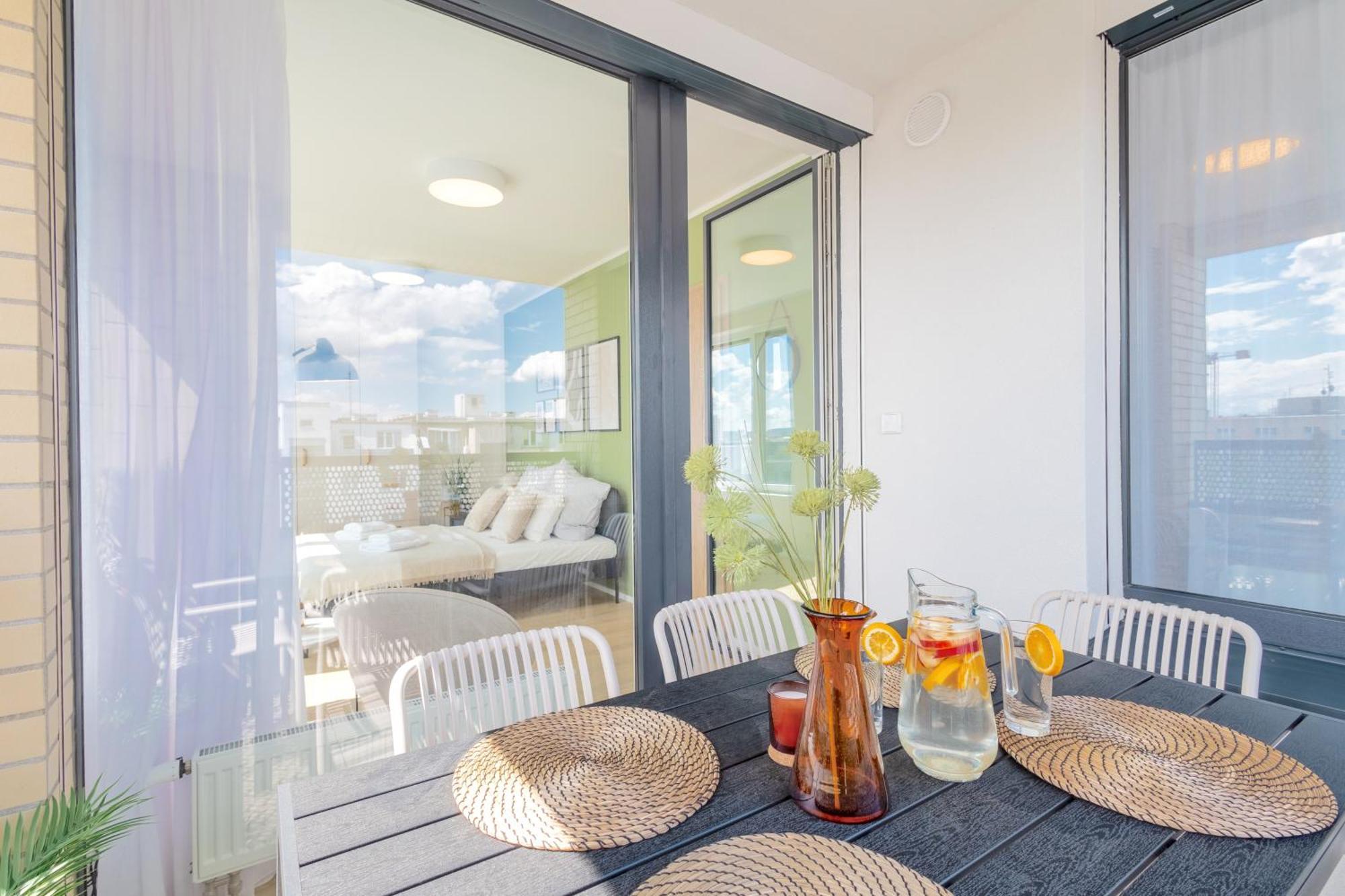 Apartamento Bright 2Br - 8Th Floor, Balcony, Free Parking - By Gravity Praga Exterior foto