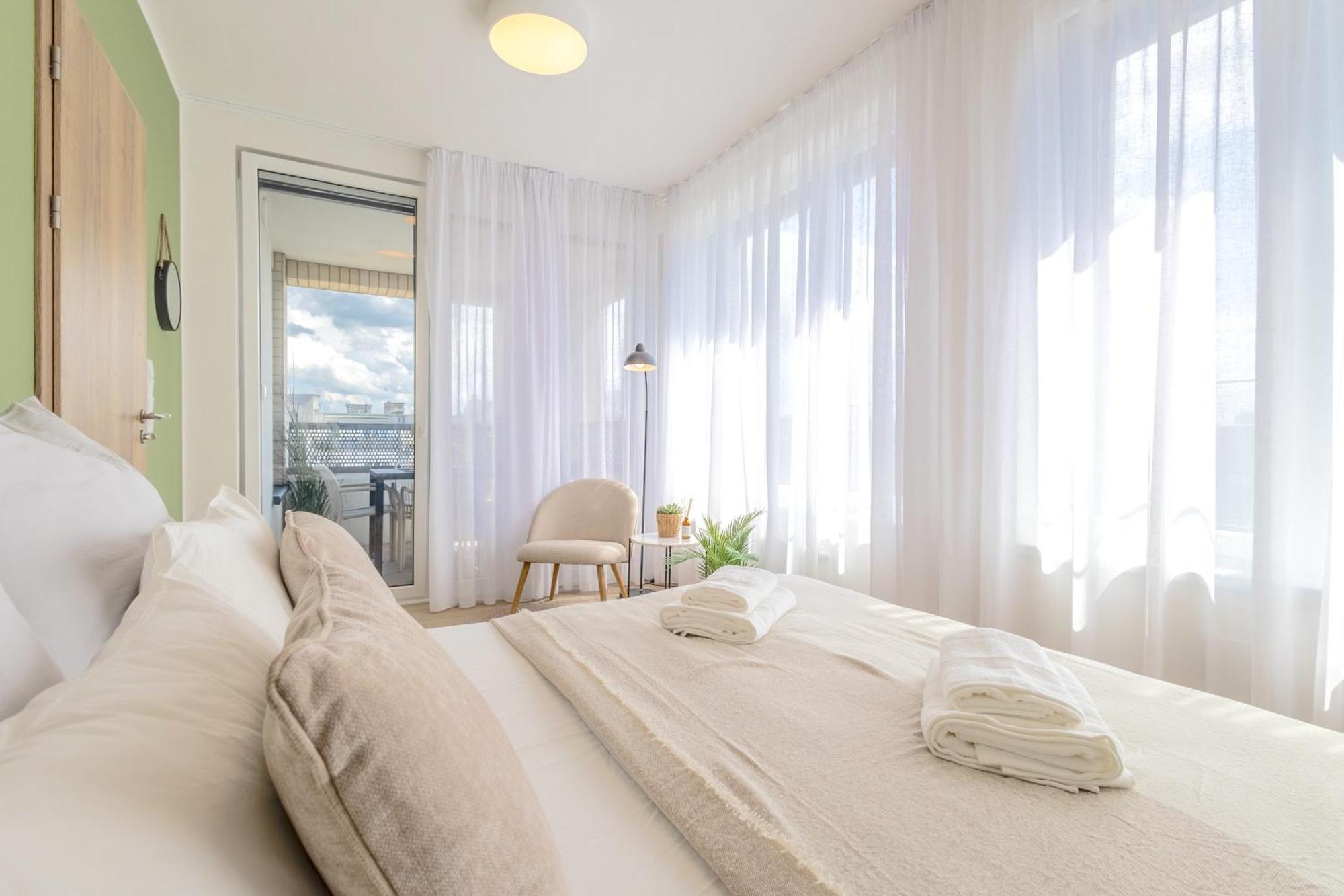 Apartamento Bright 2Br - 8Th Floor, Balcony, Free Parking - By Gravity Praga Exterior foto